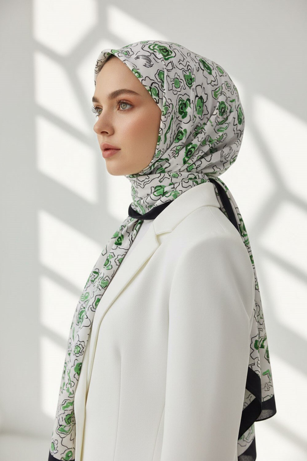 KREP ÇİÇEKLİ ZÜMRÜT YEŞİLİ - MİNT YEŞİLİ RENKLİ 75X195 KIRIŞMAZ ŞAL