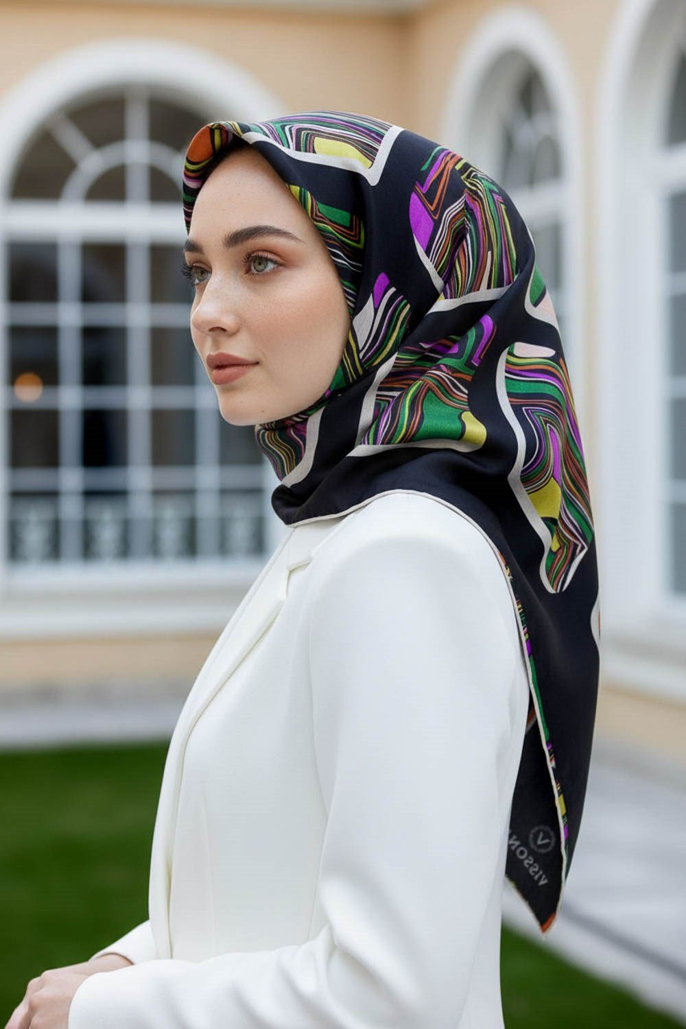 %100 Twill İpek Geometrik Kare Desenli Siyah - Zümrüt Yeşili Renkli 90x90 Eşarp Dikim Şekli : El Dikişi