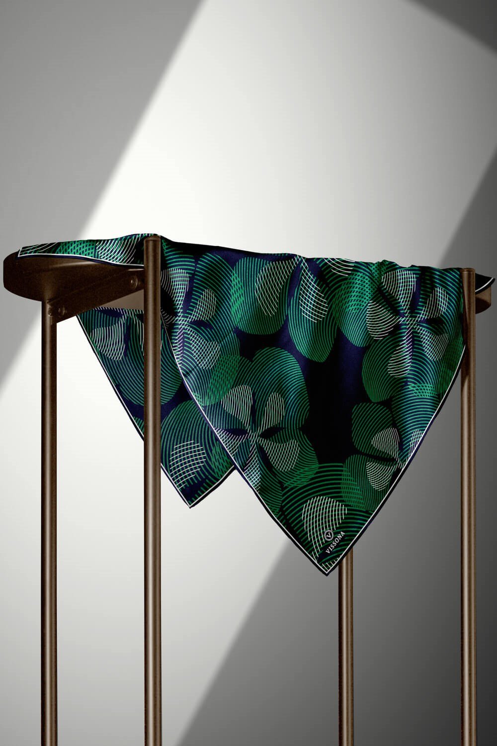 %100 Twill İpek Çizgili Çiçek Desenli Lacivert - Zümrüt Yeşili Renkli 90x90 Eşarp Dikim Şekli : El Dikişi