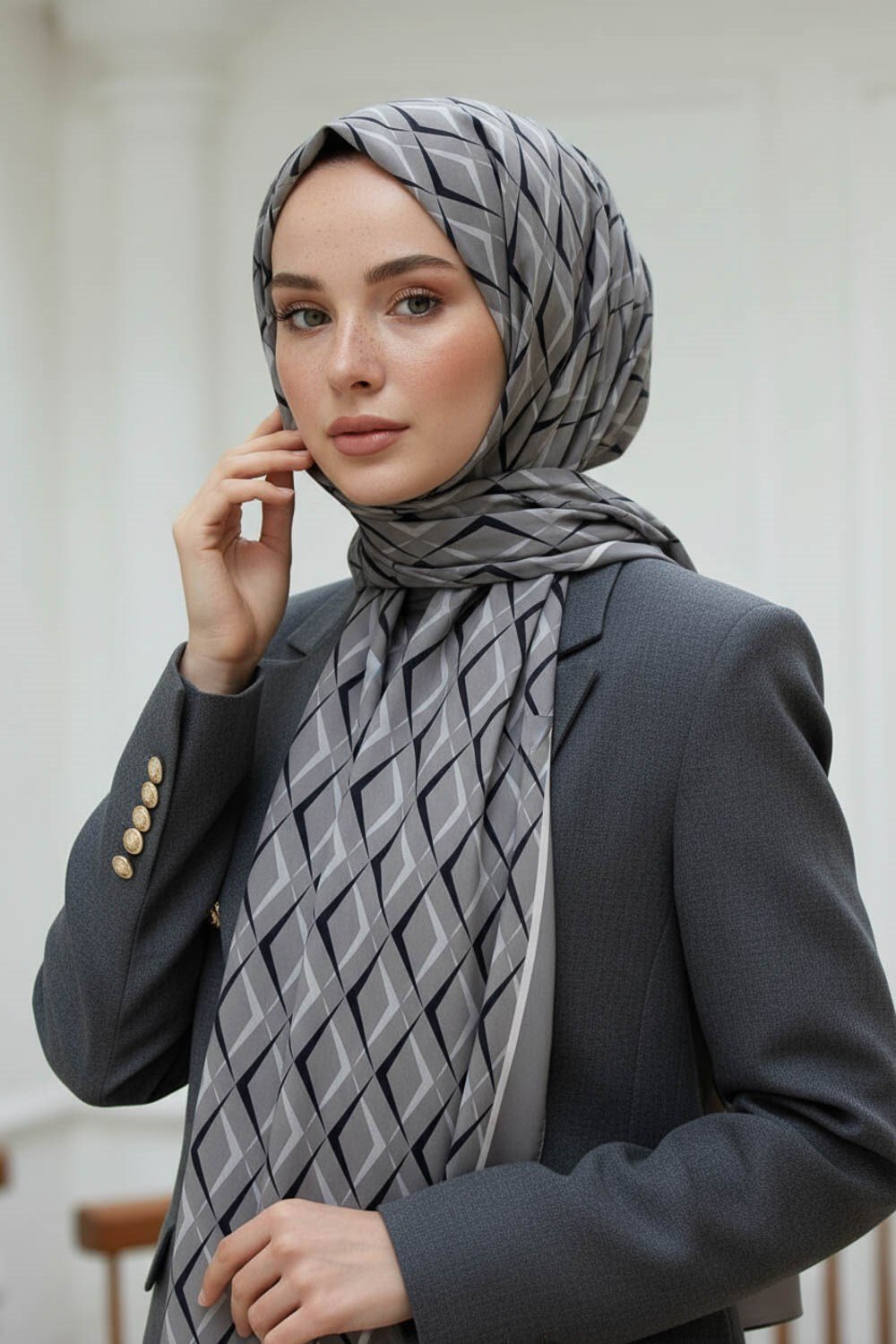 KREP GEOMETRİK DESENLİ GRİ RENKLİ 75X195 KIRIŞMAZ ŞAL