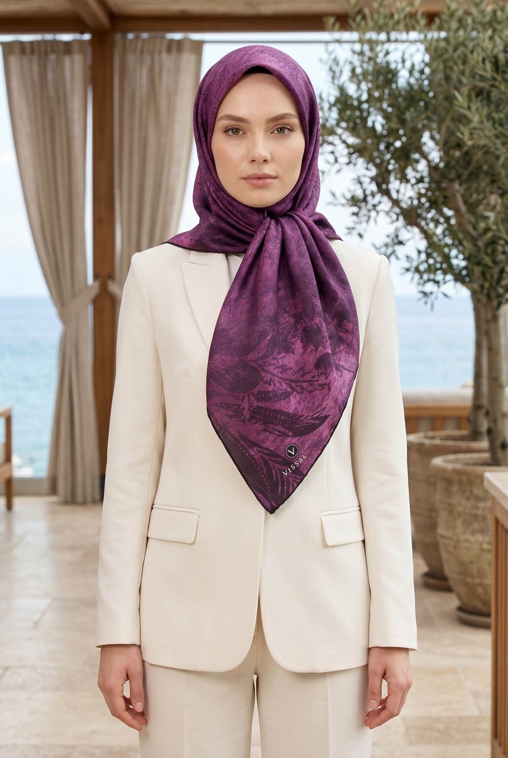 % 57 İpek % 43 Viskon Twill İpek Degradeli Yaprak  Desenli Lila Renkli 90x90 Eşarp Dikim Şekli : El Dikişi