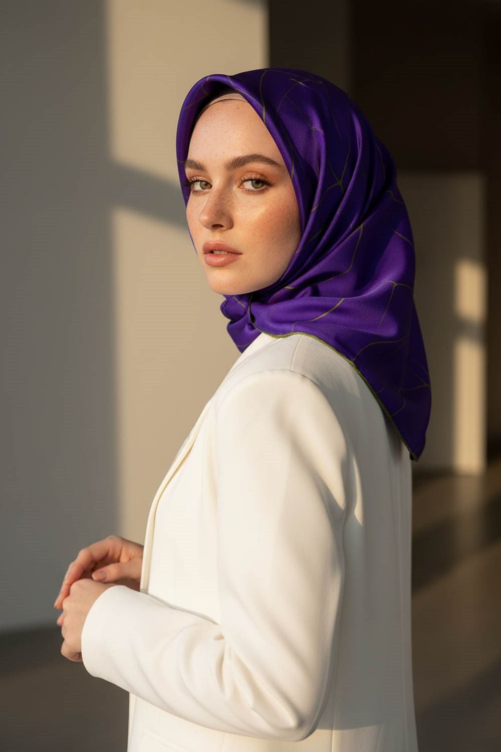 %100 Twill İpek Çizgi Desenli Mor - Haki Renkli 90x90 Eşarp Dikim Şekli : El Dikişi