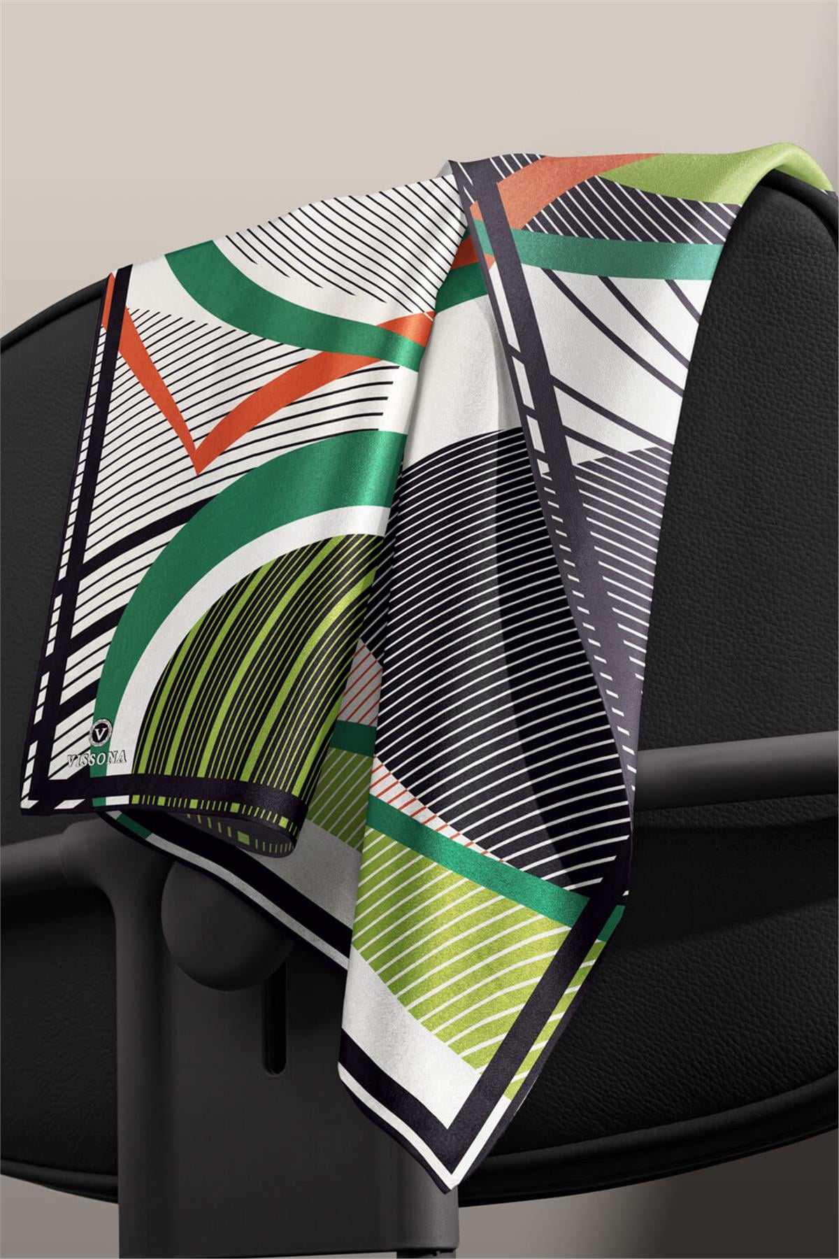 %100 Twill İpek Çizgili Geometrik Desenli Siyah - Fıstık Yeşili Renkli 90x90 Eşarp Dikim Şekli : El Dikişi
