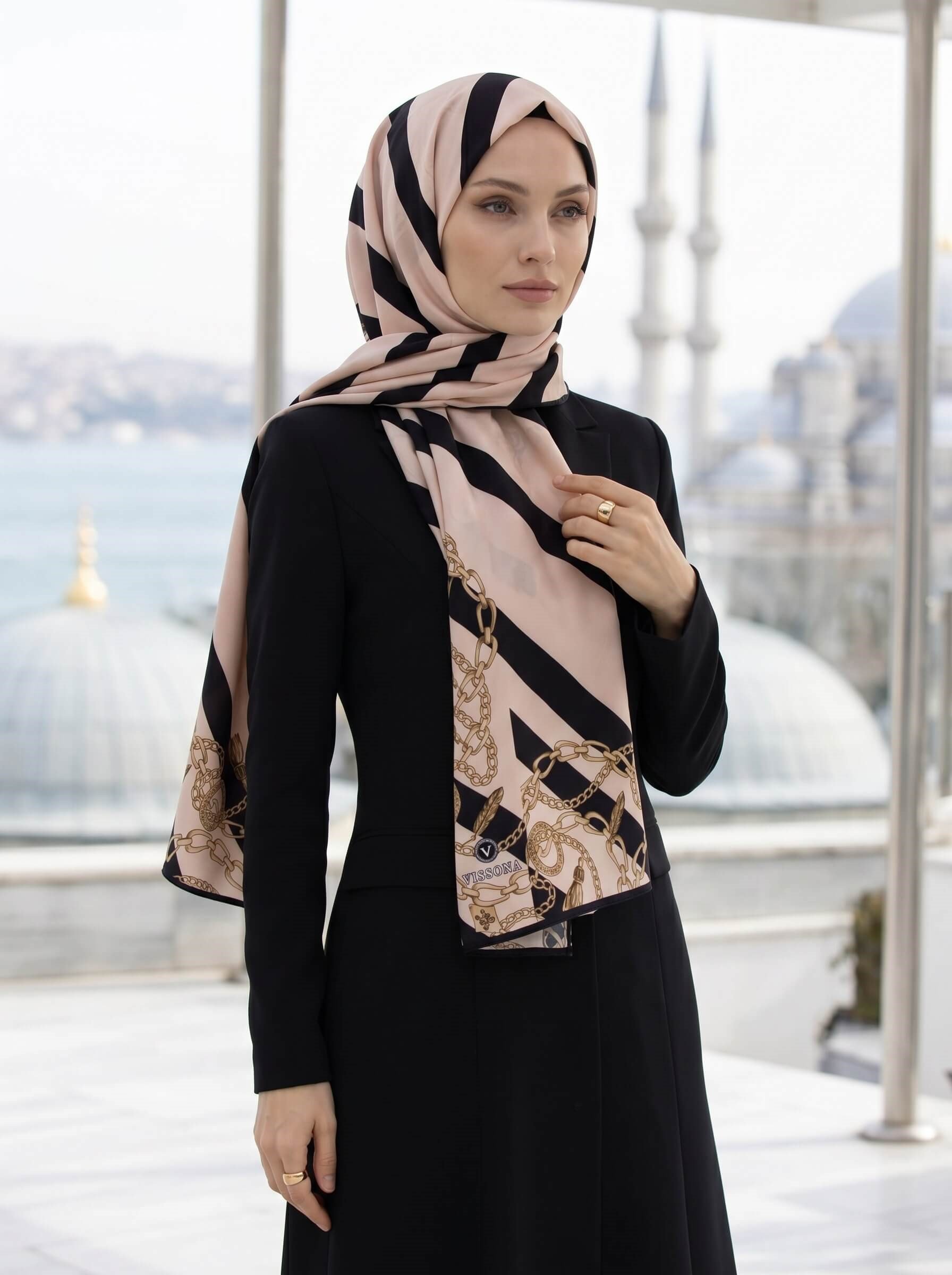 KREP ÇİZGİLİ VE ZİNCİR DESENLİ KREM - SİYAH RENKLİ 75X195 KIRIŞMAZ ŞAL