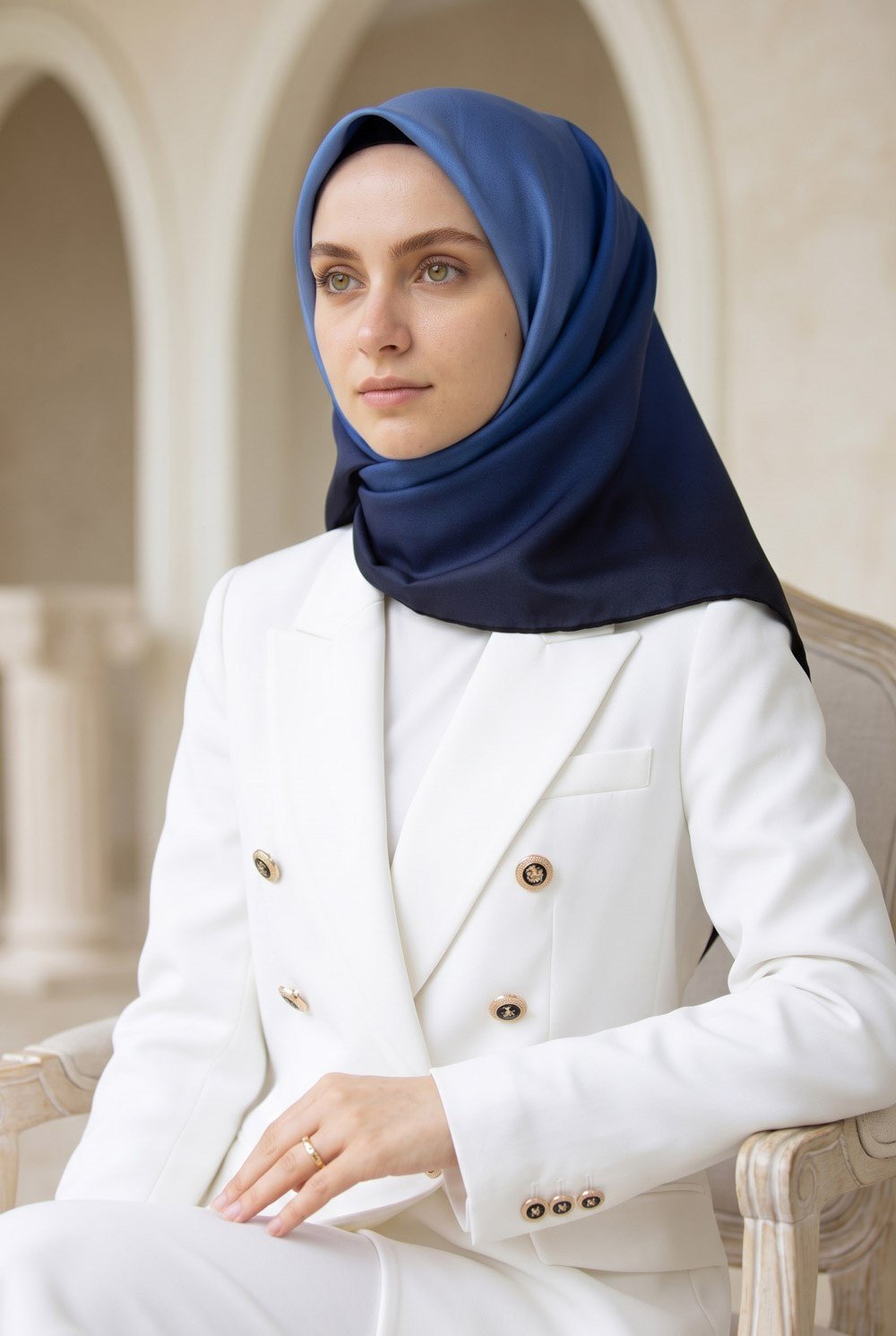 %100 Twill İpek Degrade Desenli Lacivert - Buz Mavisi Renkli 90x90 Eşarp Dikim Şekli : El Dikişi