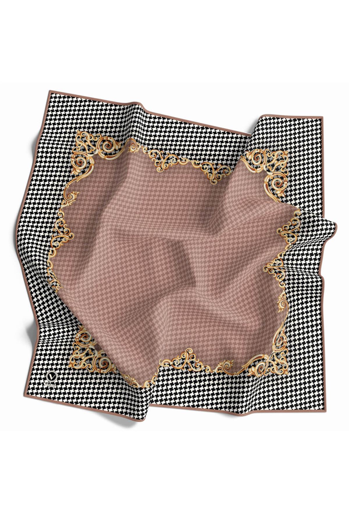 Soft Bordürlü Barok Çerçeveli Kazayağı Desenli Pudra Renkli 90x90 Eşarp (İpek İçermez) Kenar Dikiş Şekli El Dikişli