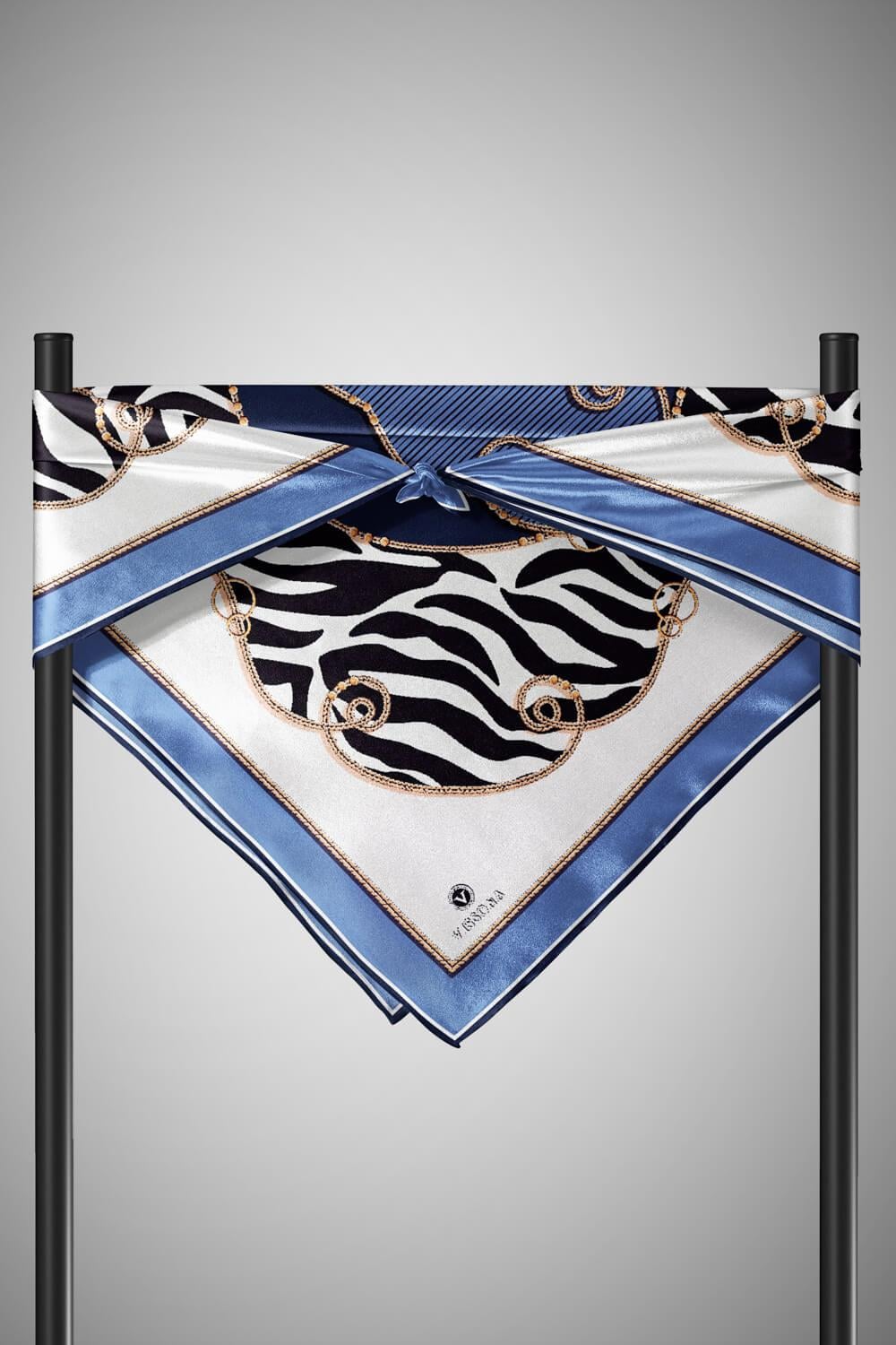 %100 Twill İpek Zincirli Ve Zebra Desenli Bebe Mavisi - Lacivert Renkli 90x90 Eşarp Dikim Şekli : El Dikişi