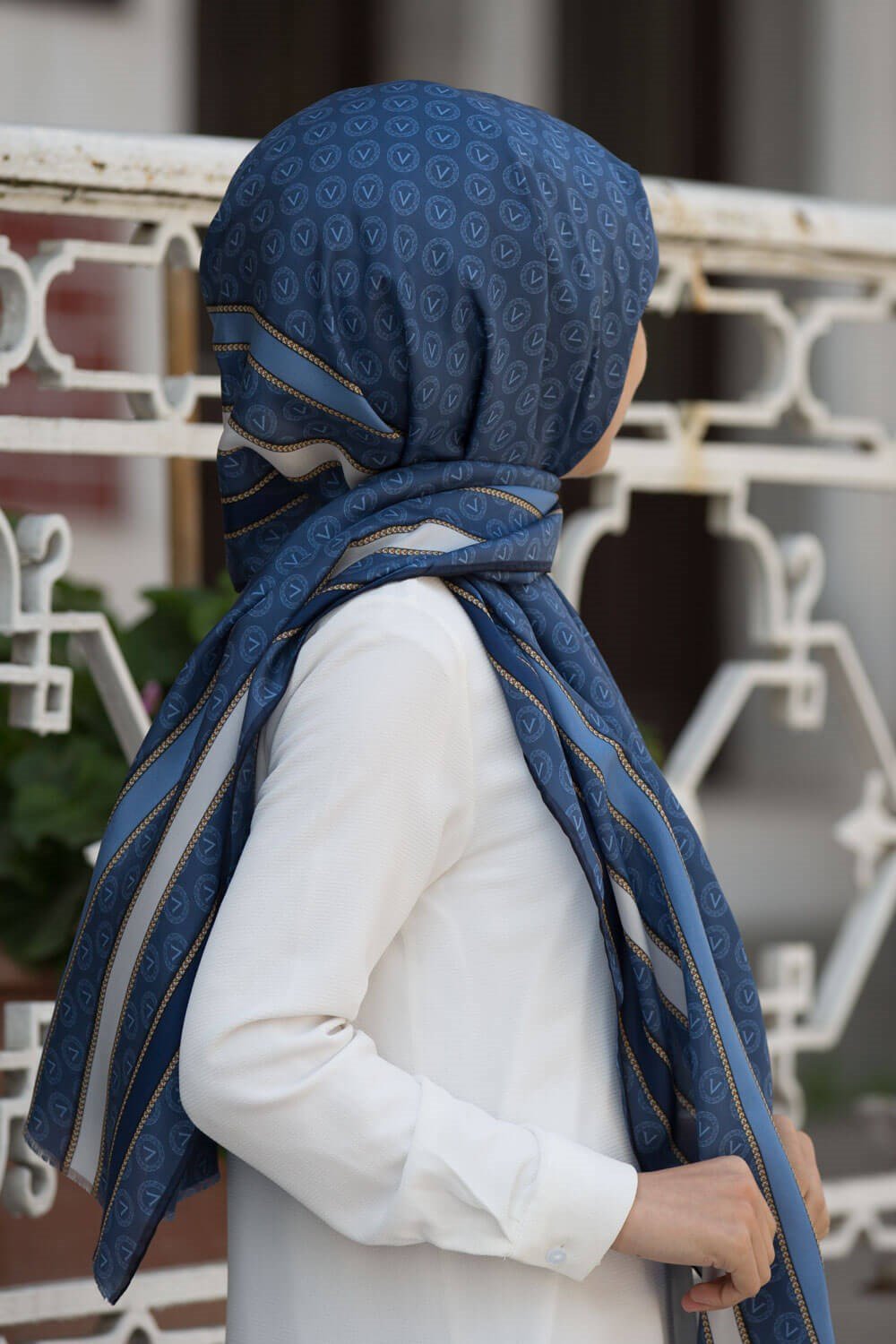 %100 İpek Monogram Desenli Bebe Mavisi - Lacivert Renkli 92x210 Şal