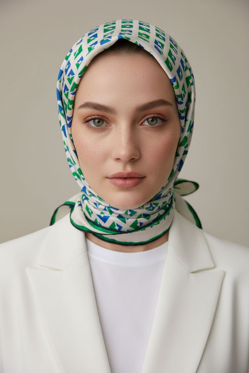 %100 Twill İpek Eşarp 90x90 Benetton Yeşili Saks Geometrik Desenli El Dikişli Kadın Eşarp