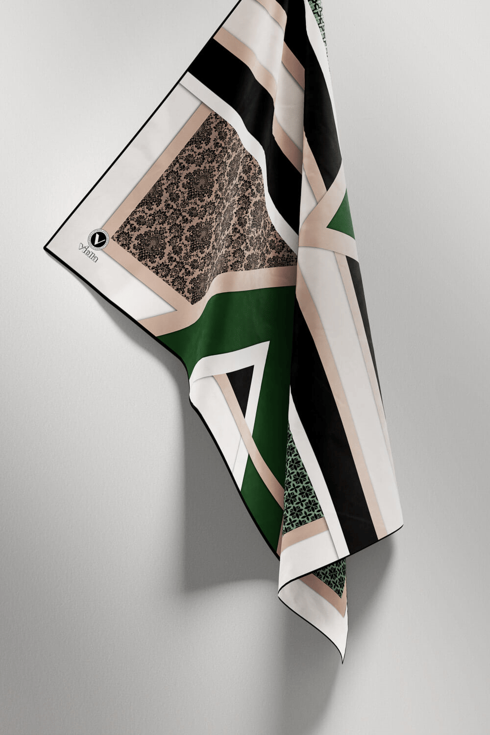 Twill Geometrik Barok Desenli Zümrüt Yeşili - Siyah Renkli 90x90 Eşarp (İpek İçermez) Kenar Dikiş Şekli El Dikişli