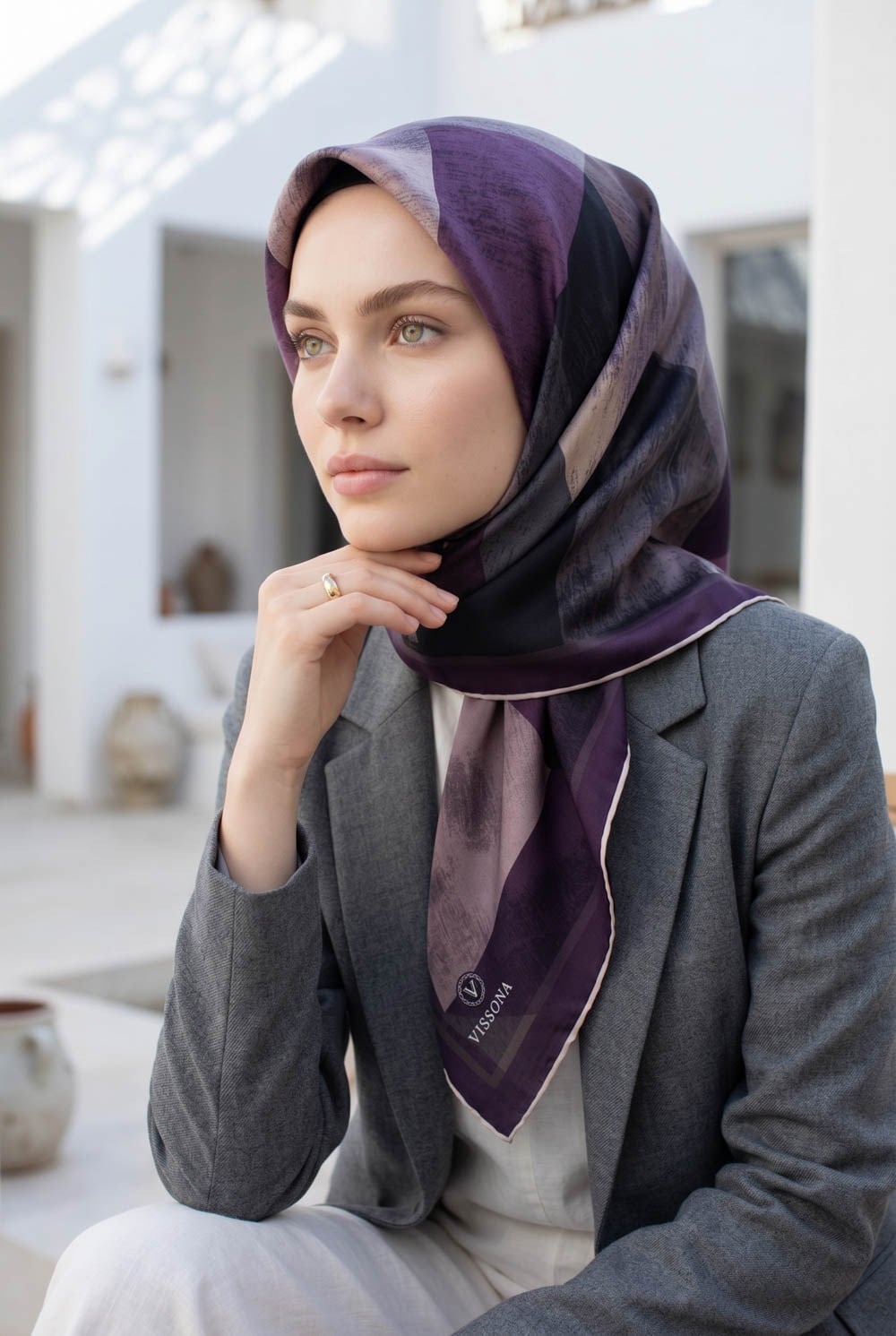 %100 Twill İpek Geometrik Desenli Gri - Gül Kurusu Renkli 90x90 Eşarp Dikim Şekli : El Dikişi