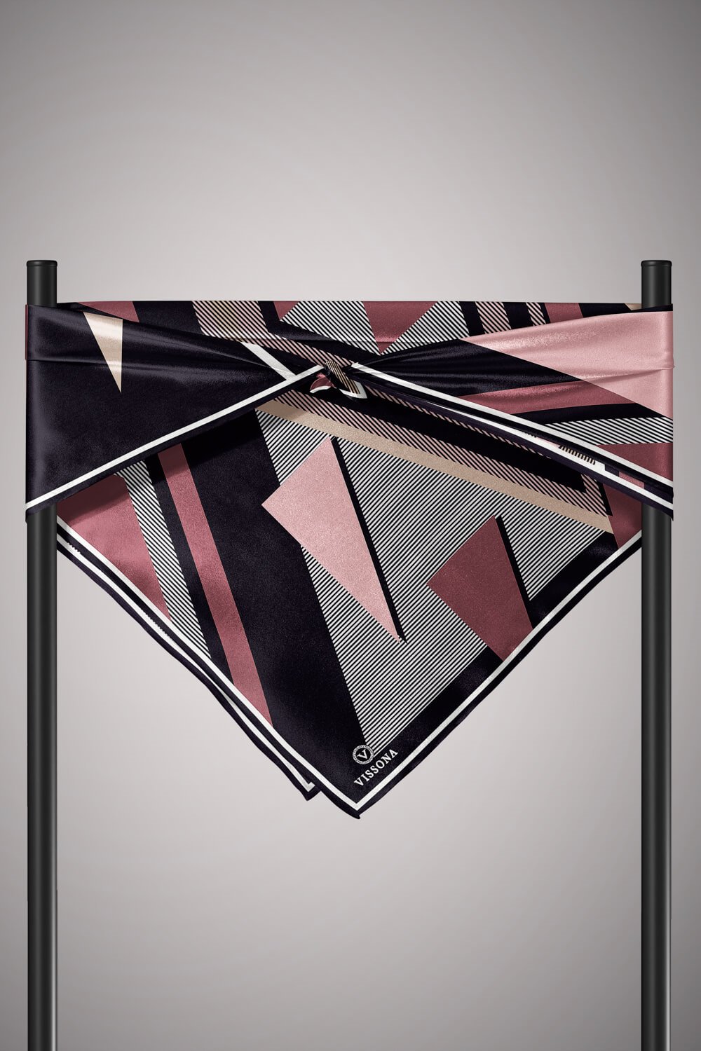 % 57 İPEK % 43 VİSKON Twill İpek Geometrik Desenli Pudra - Siyah Renkli 90x90 Eşarp Dikim Şekli : El Dikişi