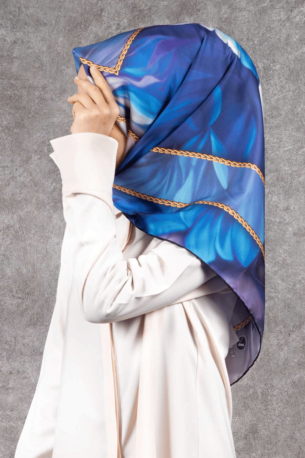 Twill Gül Desenli Bebe Mavisi - Pudra Renkli 90x90 Eşarp (İpek İçermez) Kenar Dikiş Şekli El Dikişli