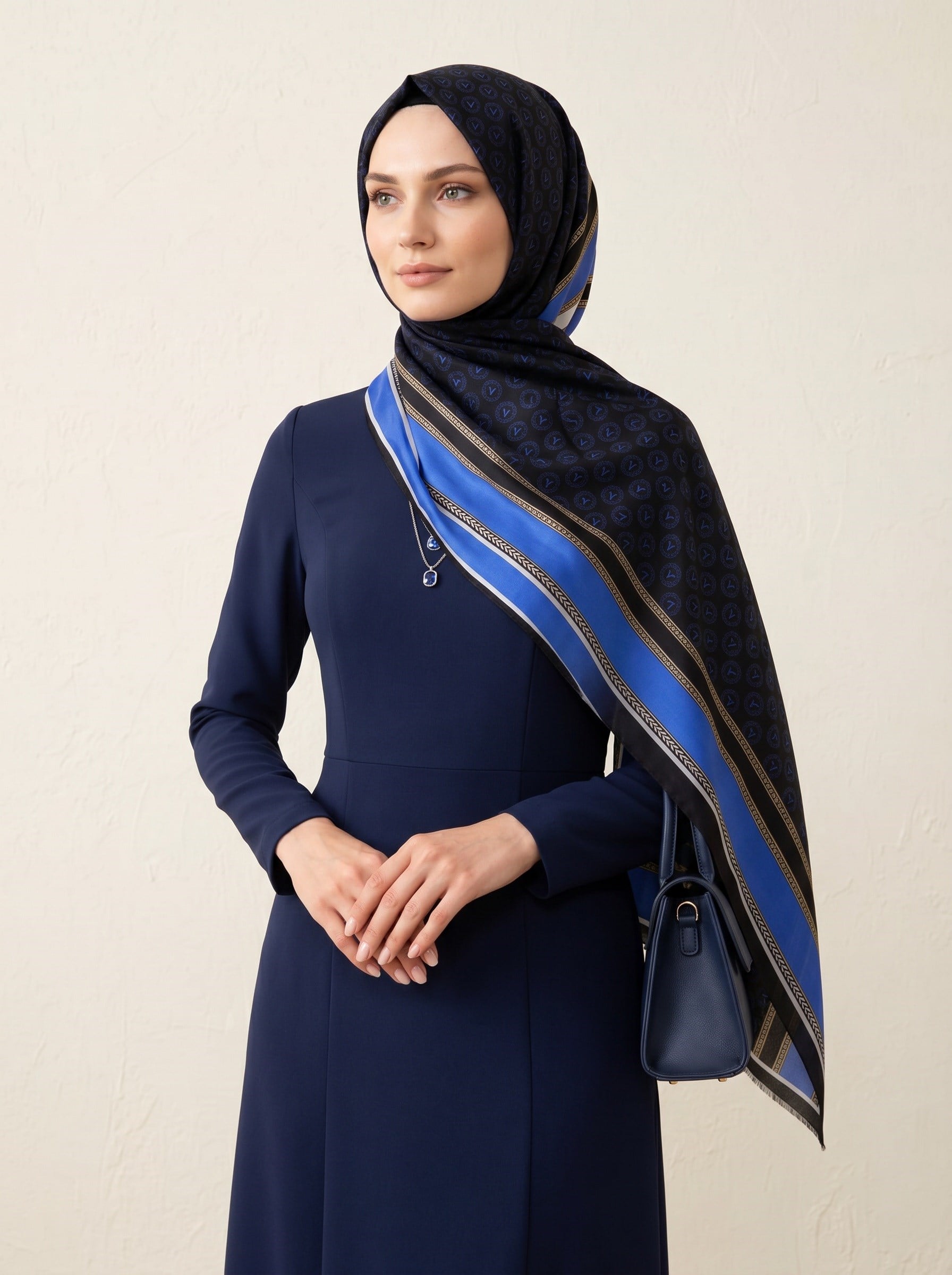 %100 Saf İpek Şal İnce Saten Vual Dokuma Monogram Ve Şerit Desenli 90x210 Şal