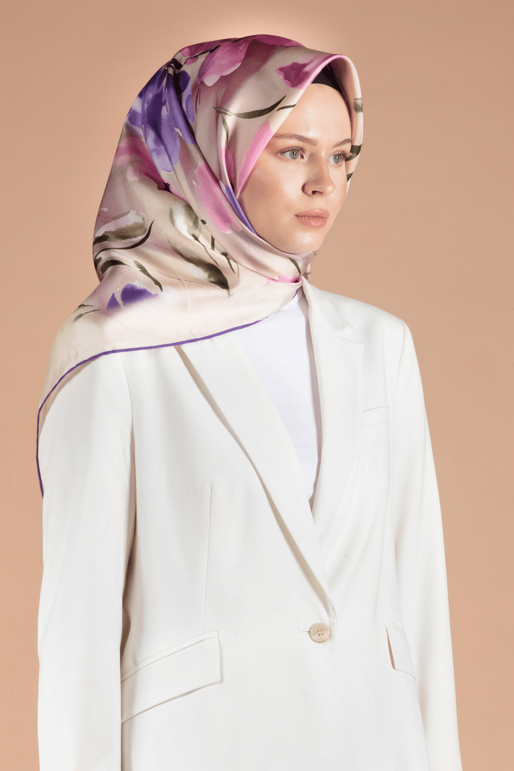 %100 Twill İpek Çiçek Desenli Mor - Pembe Renkli 90x90 Dikim Şekli : El Dikişi Eşarp