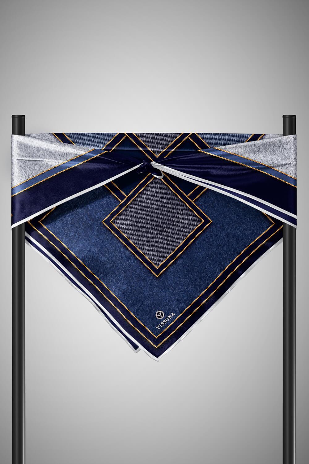 100% Twill İpek Gold Detaylı Kare Desenli Lacivert - İndigo Renkli 90x90 Dikim Şekli : El Dikişi