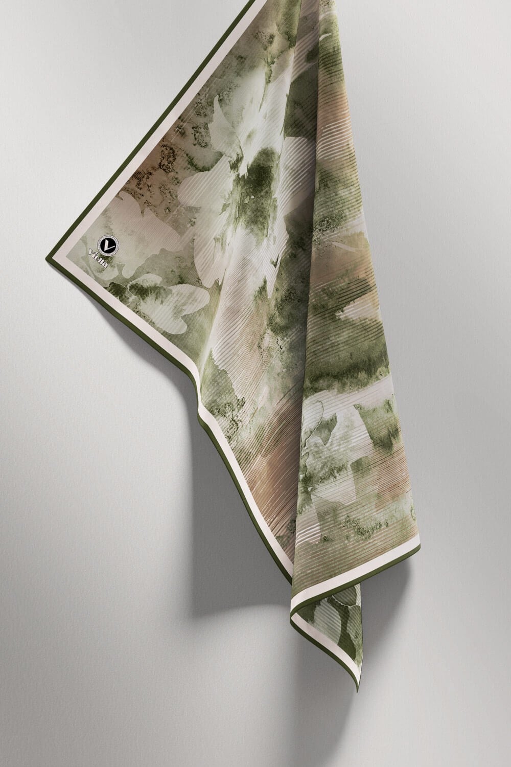 Twill Batik Desenli Zümrüt Yeşili Renkli 90x90 Eşarp (İpek İçermez) Dikim Şekli : El Dikişi