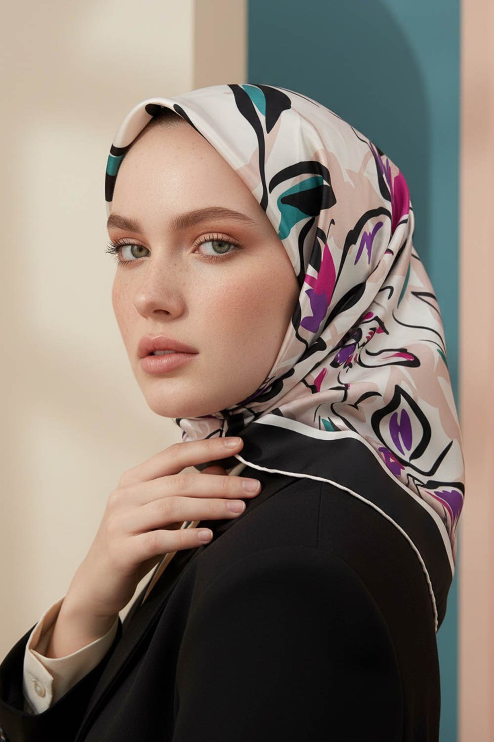 Rayon Bordürlü Çiçek Desenli Fuşya Renkli 90x90 Dikim Şekli : El Dikişi Eşarp (İpek İçermez)