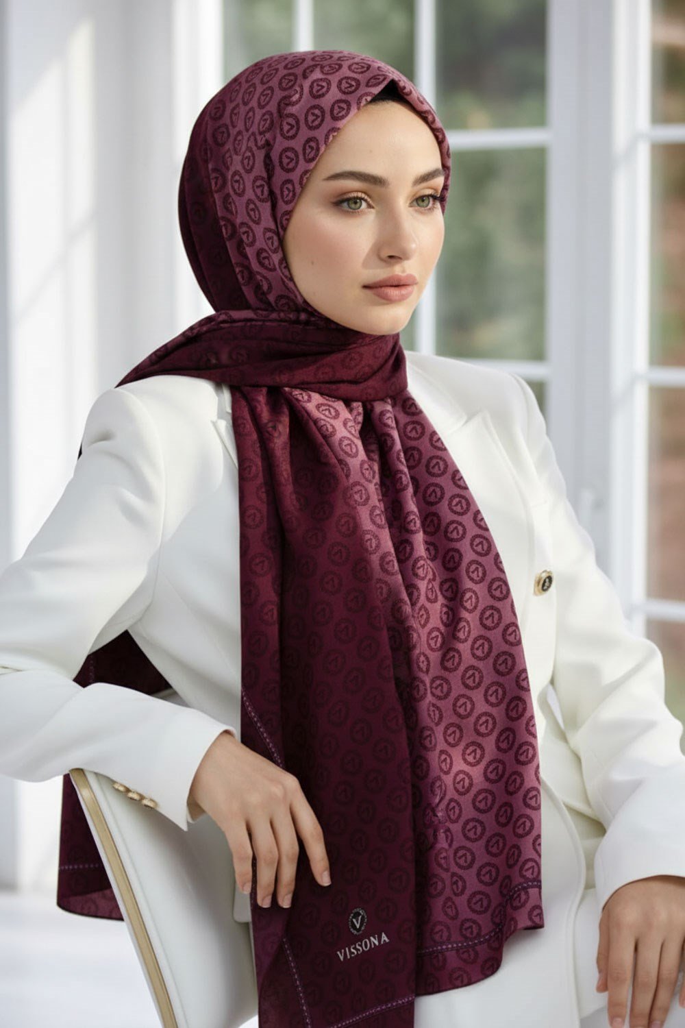 KREP MONOGRAM DESENLİ PUDRA RENKLİ 75X195 KIRIŞMAZ ŞAL