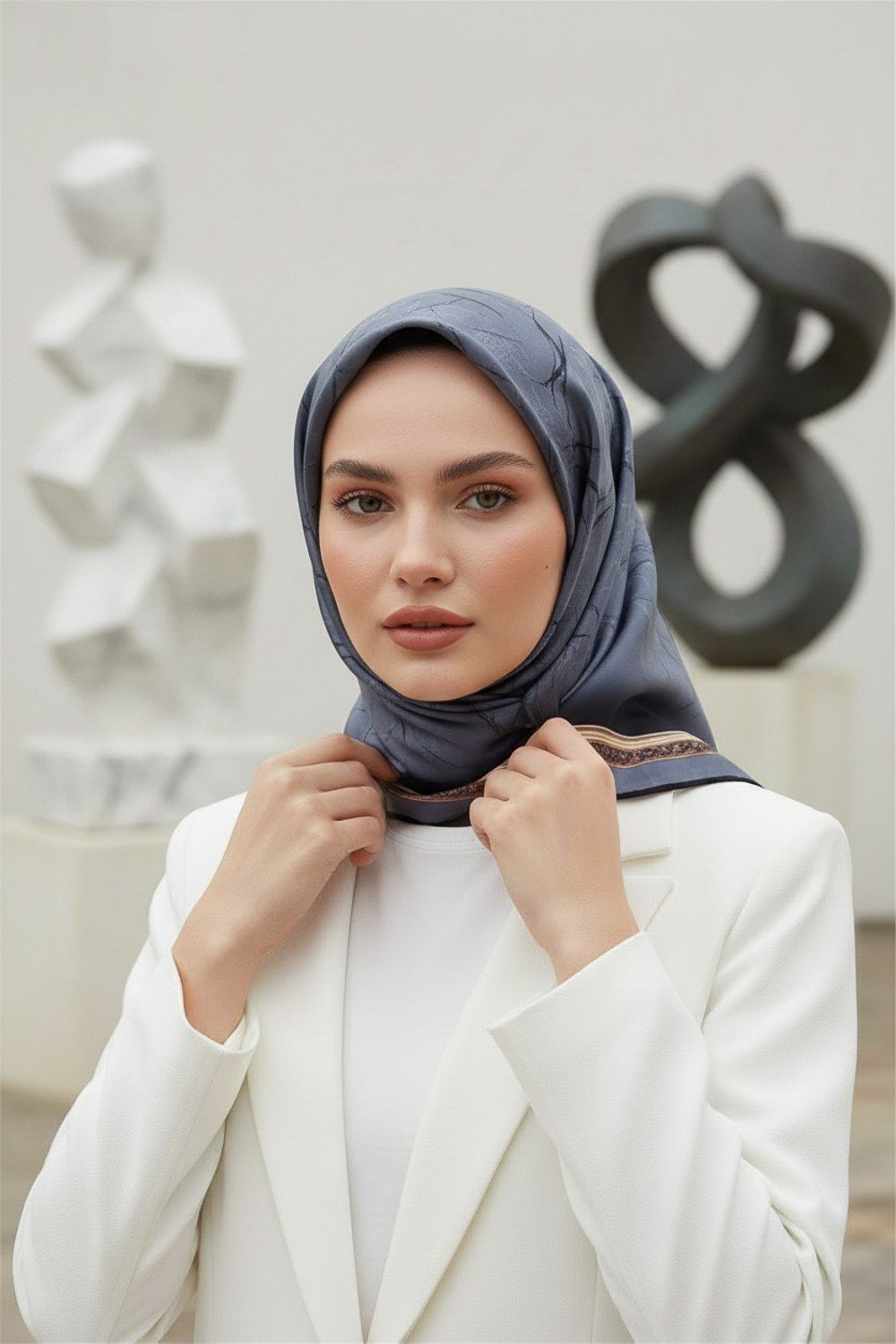 %100 Twill İpek Mermer Desenli Gri Renkli 90x90 Eşarp Dikim Şekli : El Dikişi