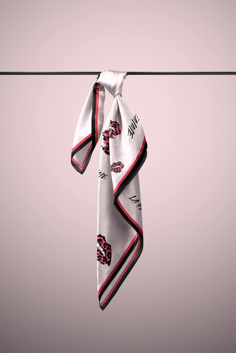 B77 Violla Dudak Desenli Bandana