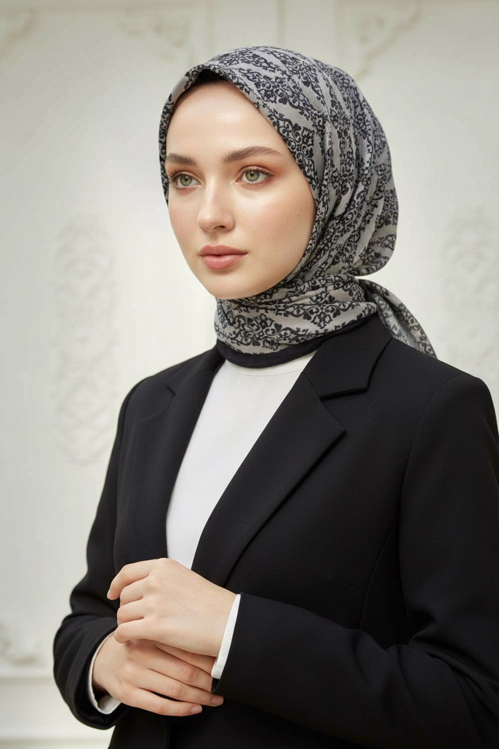 KREP BAROK DESENLİ SİYAH RENKLİ KIRIŞMAZ ŞAL