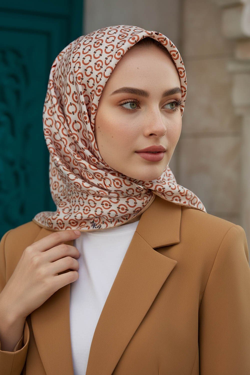%100 Twill İpek Zincir Desenli Krem - Bakır Renkli 90x90 Eşarp Kenar Dikiş Şekli El Dikişli