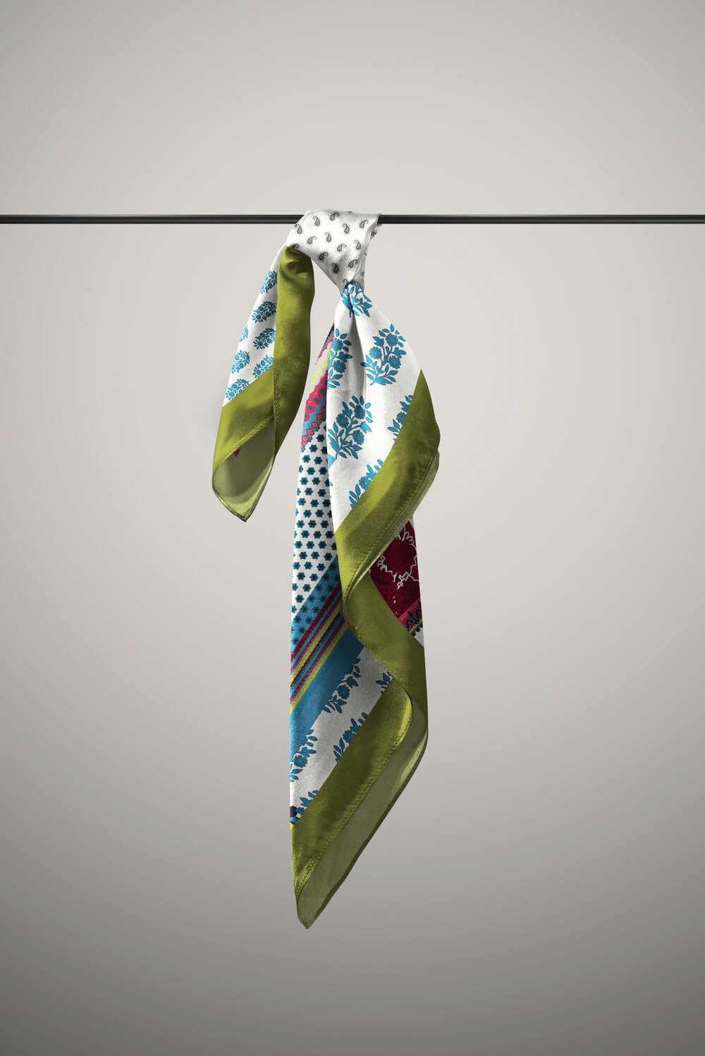 Kadın Patchwork Desenli Bandana 50x50 Kırmızı Mavi DG0358-22