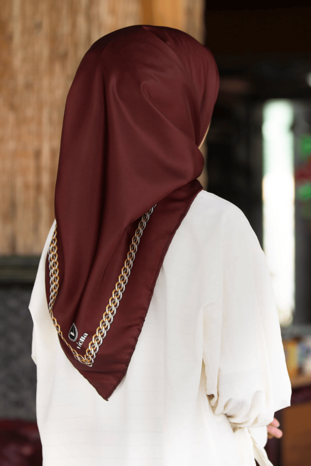 Twill Kenar Motifi Zincir Desenli Düz Bordo Renkli 90x90 Dikim Şekli : El Dikişi Eşarp (İpek İçermez)