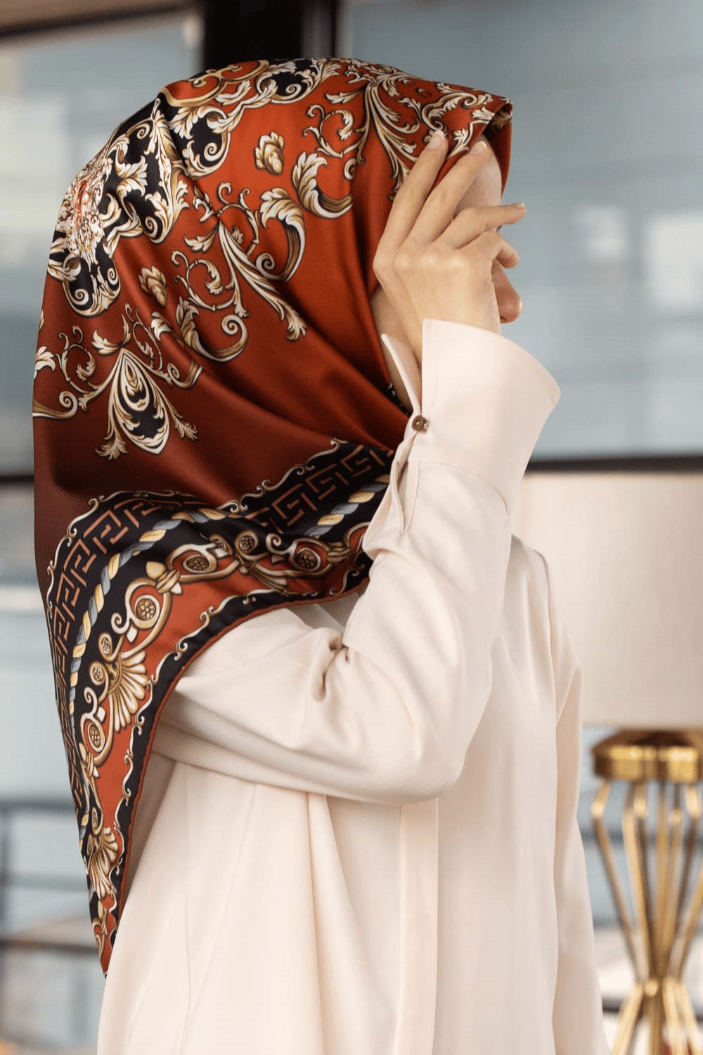 Twill Barok Desenli Siyah - Taba Renkli 90x90 Eşarp (İpek İçermez) Dikim Şekli : El Dikişi