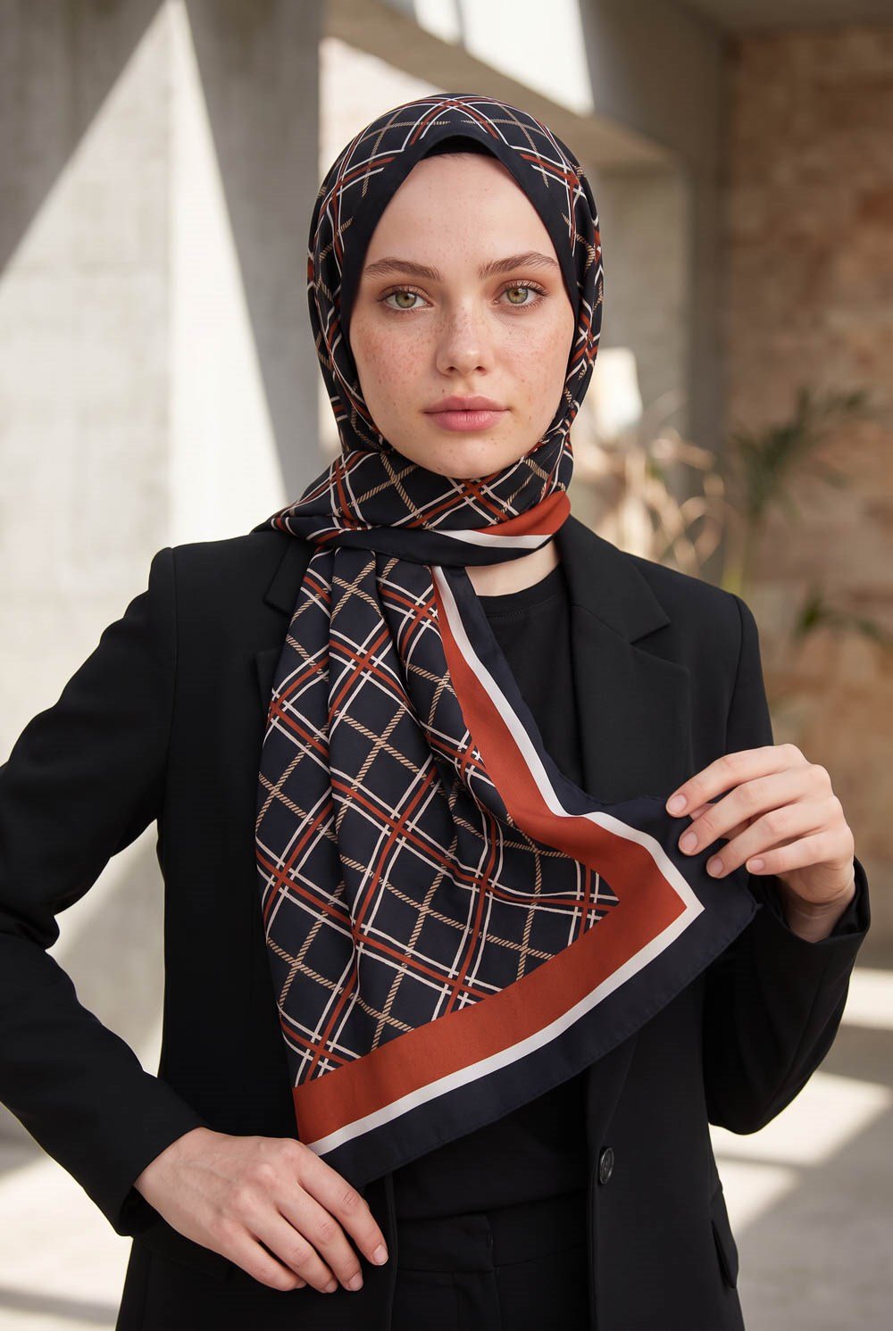 KREP EKOSE DESENLİ SİYAH - BORDO RENKLİ 75X195 KIRIŞMAZ ŞAL