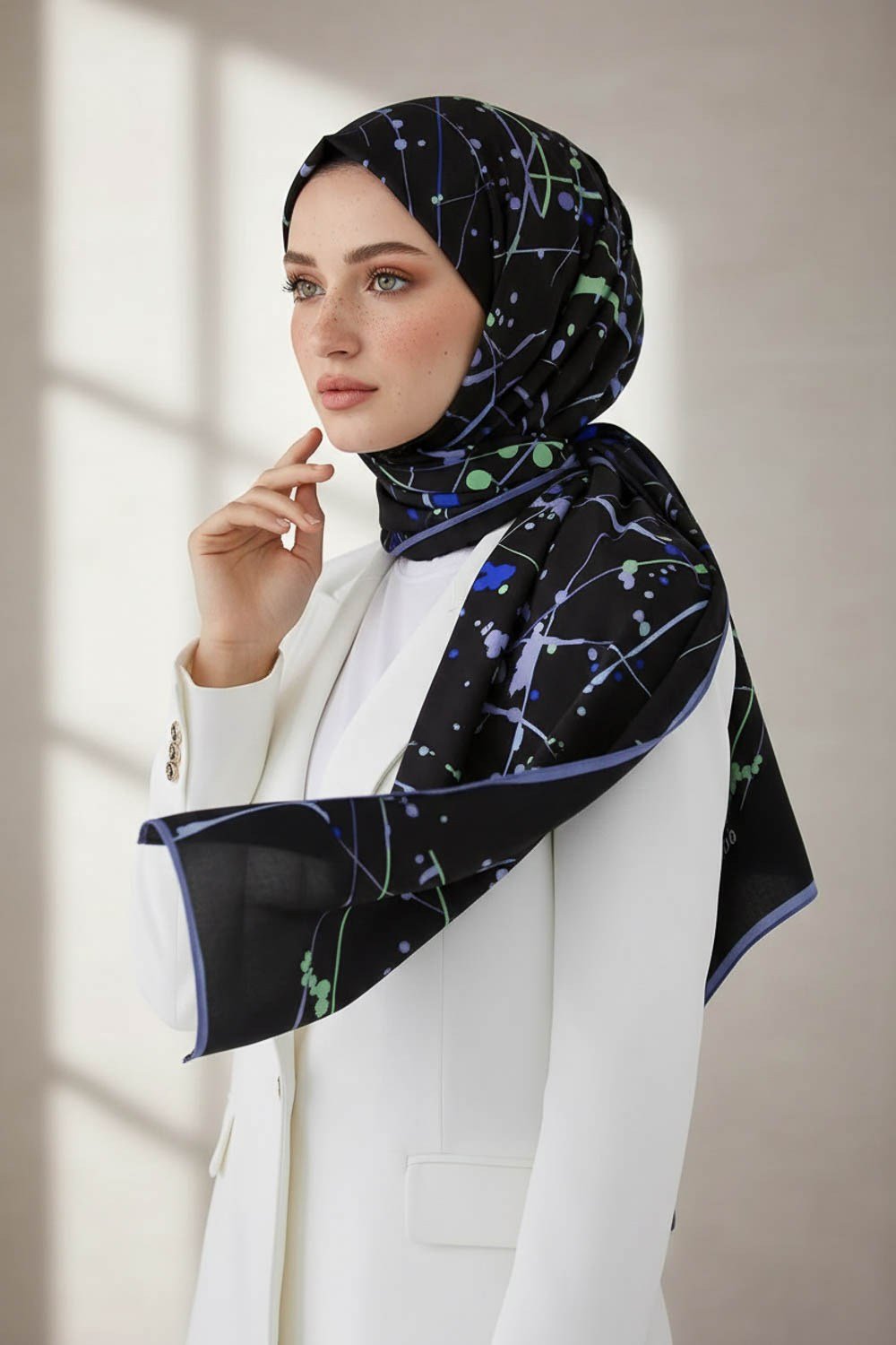 KREP BOYA DAMLASI DESENLİ SİYAH - İNDİGO RENKLİ 75X195 KIRIŞMAZ ŞAL