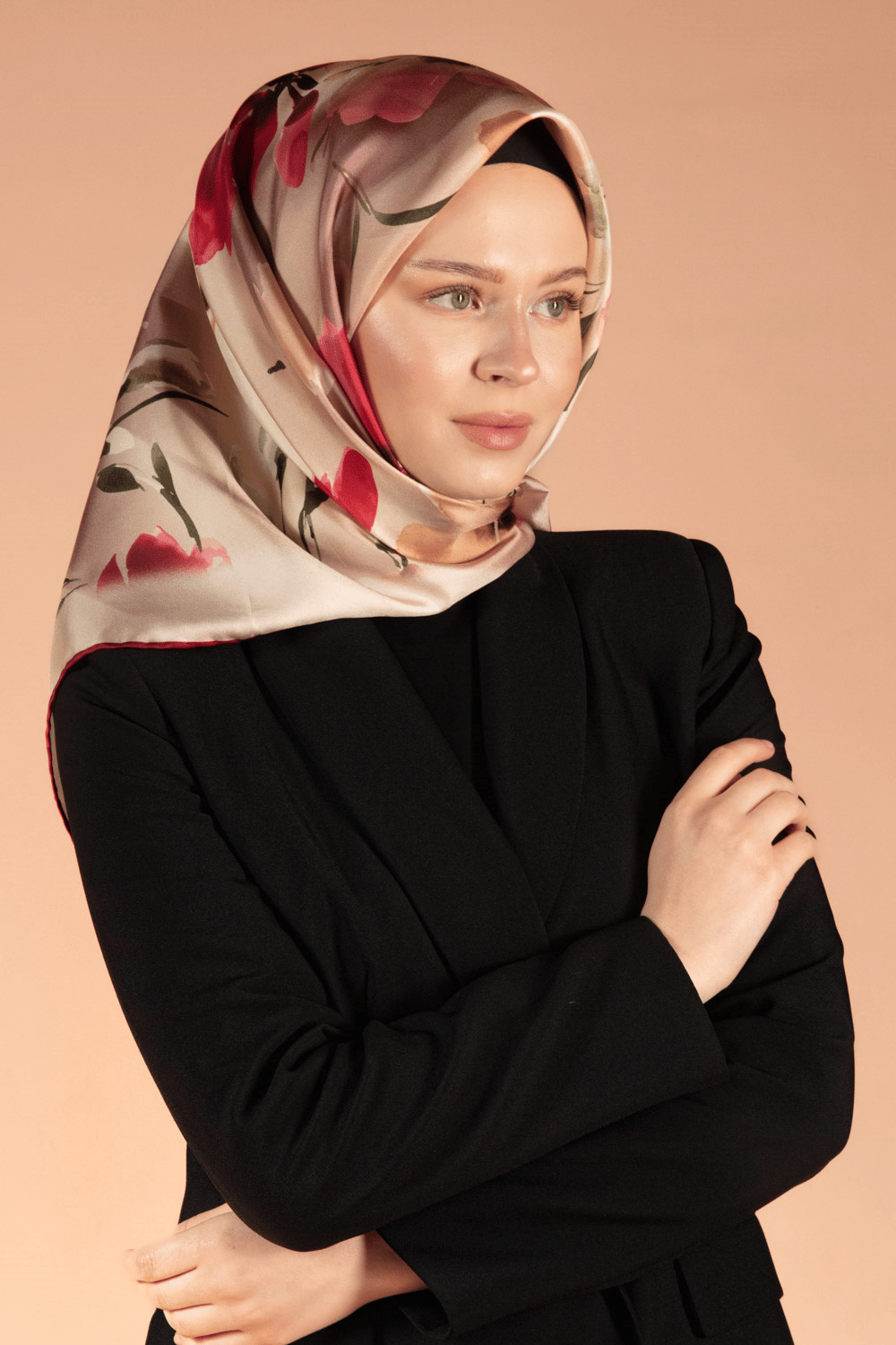 %100 Twill İpek Çiçek Desenli Bej - Bordo Renkli 90x90 Dikim Şekli : El Dikişi Eşarp