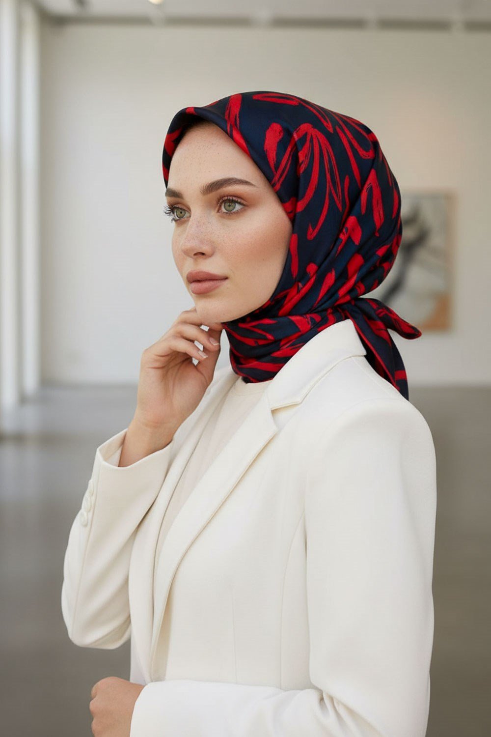%100 Twill İpek Büyük Çiçek Desenli Lacivert - Kırmızı Renkli 90x90 Eşarp Dikim Şekli : El Dikişi