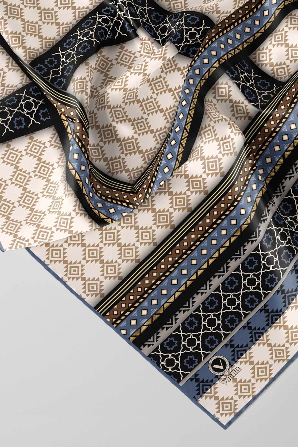 Twill Etnik Desenli Bebe Mavisi Renkli 90x90 Eşarp (İpek İçermez) Kenar Dikiş Şekli El Dikişli