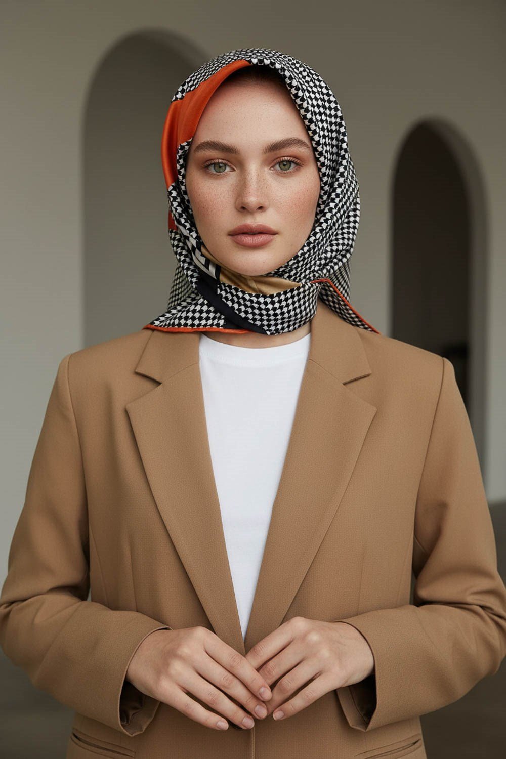 %100 Twill İpek Kazayağı Desenli Turuncu - Taba Renkli 90x90 Eşarp Dikim Şekli : El Dikişi