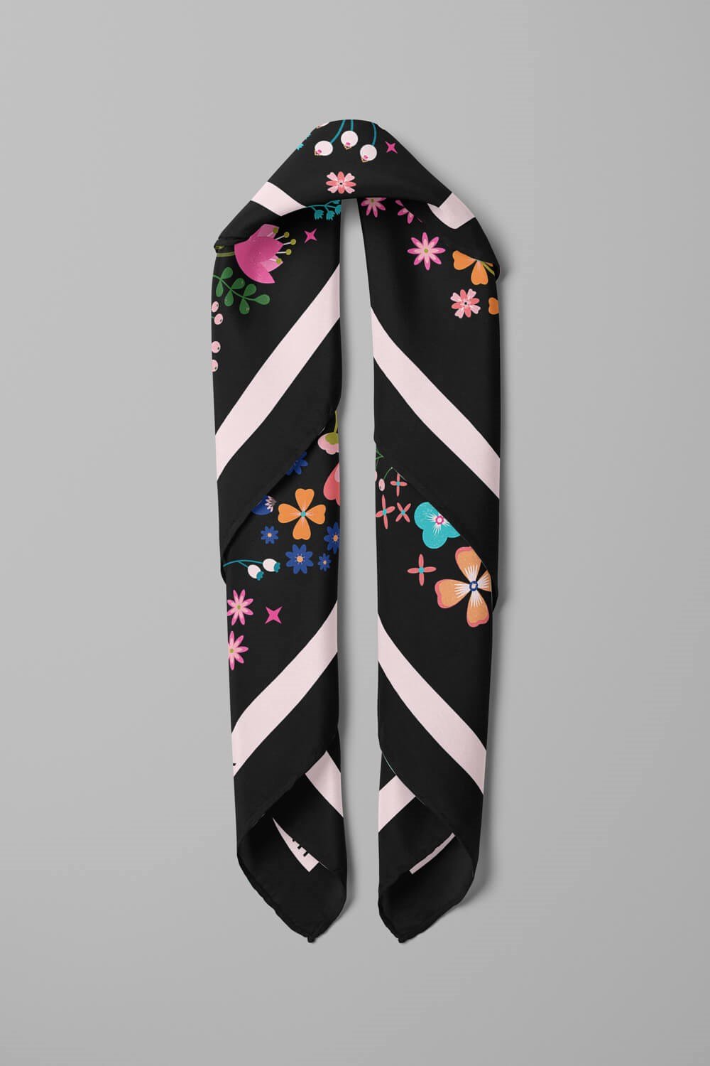 Kadın Siyah Pembe Çiçek Desenli 50x50 Bandana HYL DG01696-22