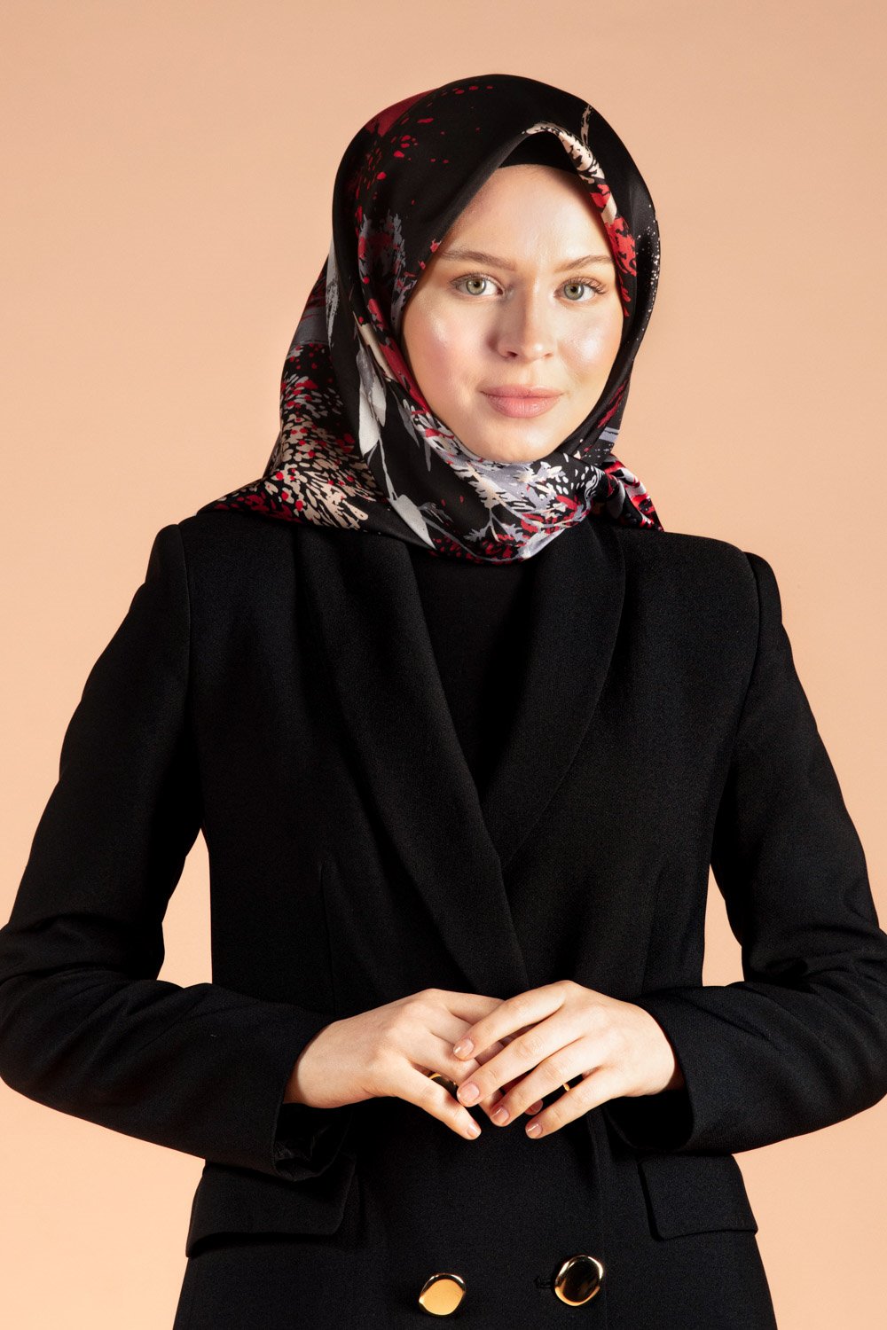 %100 Twill İpek Suluboya Çiçek Desenli Siyah - Bordo Renkli 90x90 Eşarp Dikim Şekli : El Dikişi