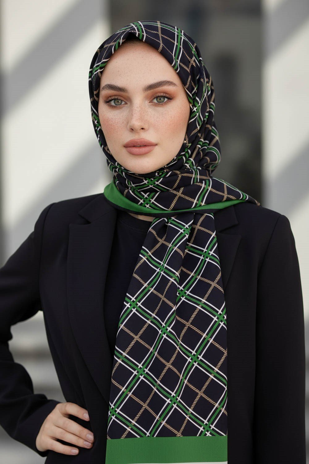 KREP EKOSE DESENLİ SİYAH - ZÜMRÜT YEŞİLİ RENKLİ 75X195 KIRIŞMAZ ŞAL