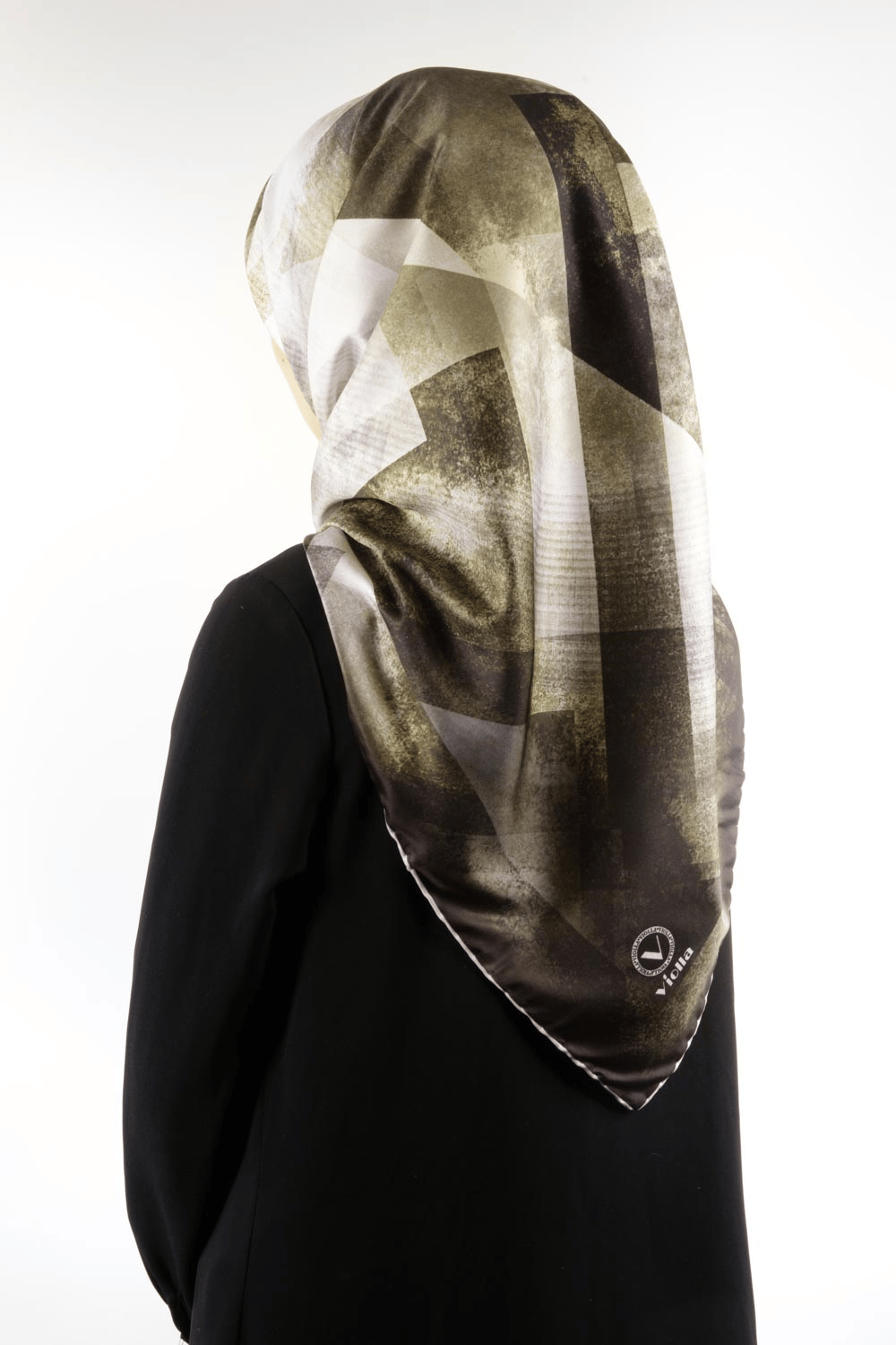 Twill Batik Desenli Haki Renkli 90x90 Eşarp (İpek İçermez) Dikim Şekli : El Dikişi