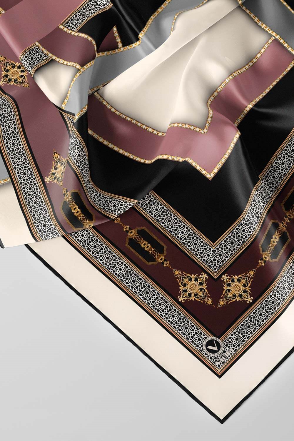 Twill Gold Detaylı ve Antik Motif Desenli Pudra Renkli 90x90 Eşarp (İpek İçermez) Kenar Dikiş Şekli El Dikişli