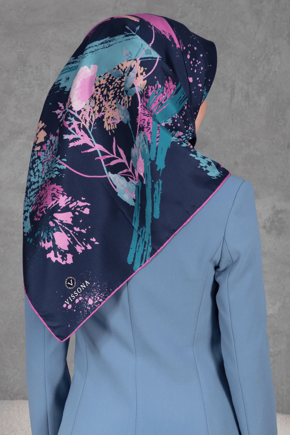 %100 Twill İpek Suluboya Çiçek Desenli Lacivert - Pembe Renkli 90x90 Eşarp Dikim Şekli : El Dikişi