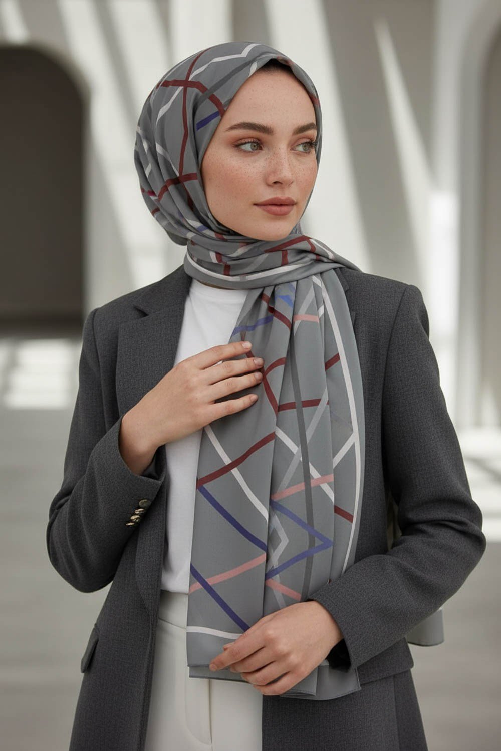 KREP ÇİZGİLİ DESENLİ GRİ RENKLİ 75X195 KIRIŞMAZ ŞAL