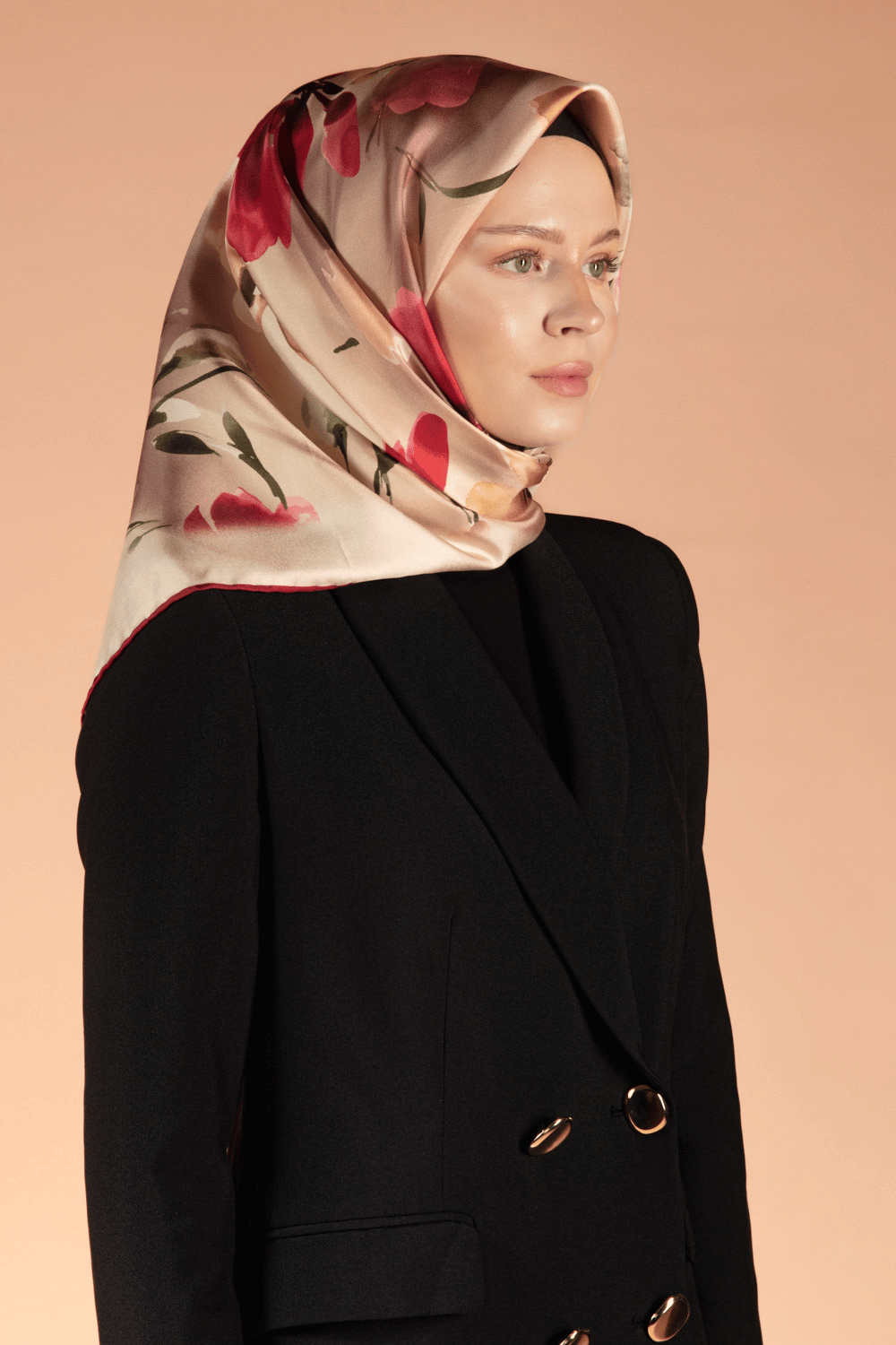 %100 Twill İpek Çiçek Desenli Bej - Bordo Renkli 90x90 Dikim Şekli : El Dikişi Eşarp