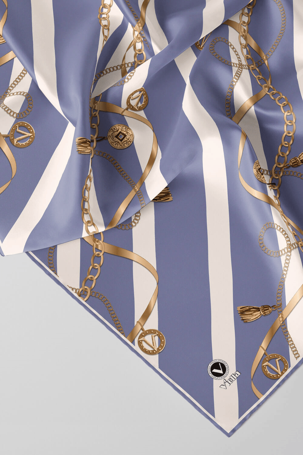 Twill Çizgili Kemer ve Zinci Desenli Bebe Mavisi Renkli 90x90 Eşarp (İpek İçermez) Kenar Dikiş Şekli El Dikişli