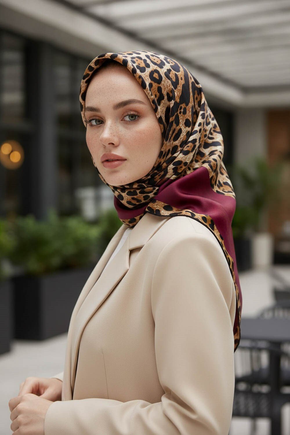 %100 Twill İpek Leopar Desenli Bordo Renkli 90x90 Eşarp Dikim Şekli : El Dikişi