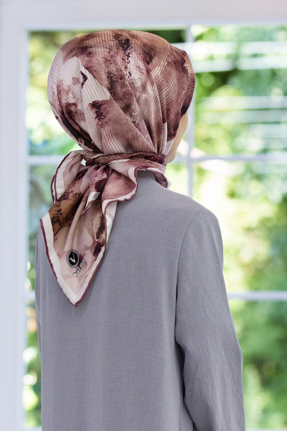 Twill Batik Desenli Gül Kurusu Renkli 90x90 Eşarp (İpek İçermez) Dikim Şekli : El Dikişi