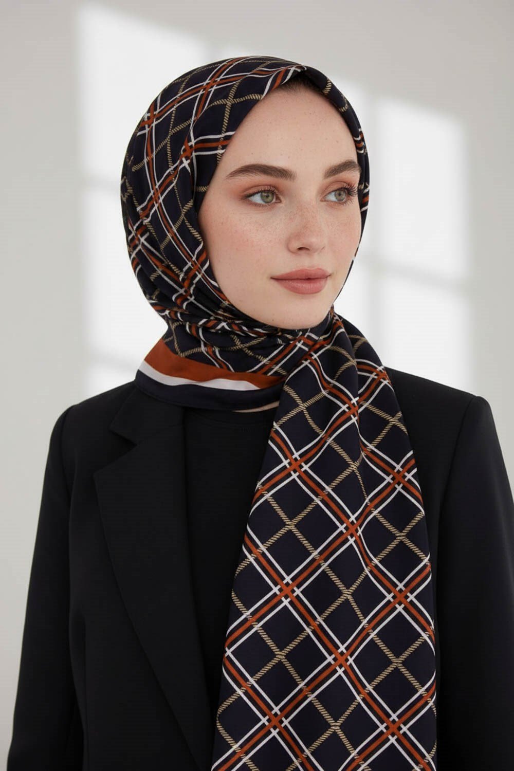 KREP EKOSE DESENLİ SİYAH - TABA RENKLİ 75X195 KIRIŞMAZ ŞAL