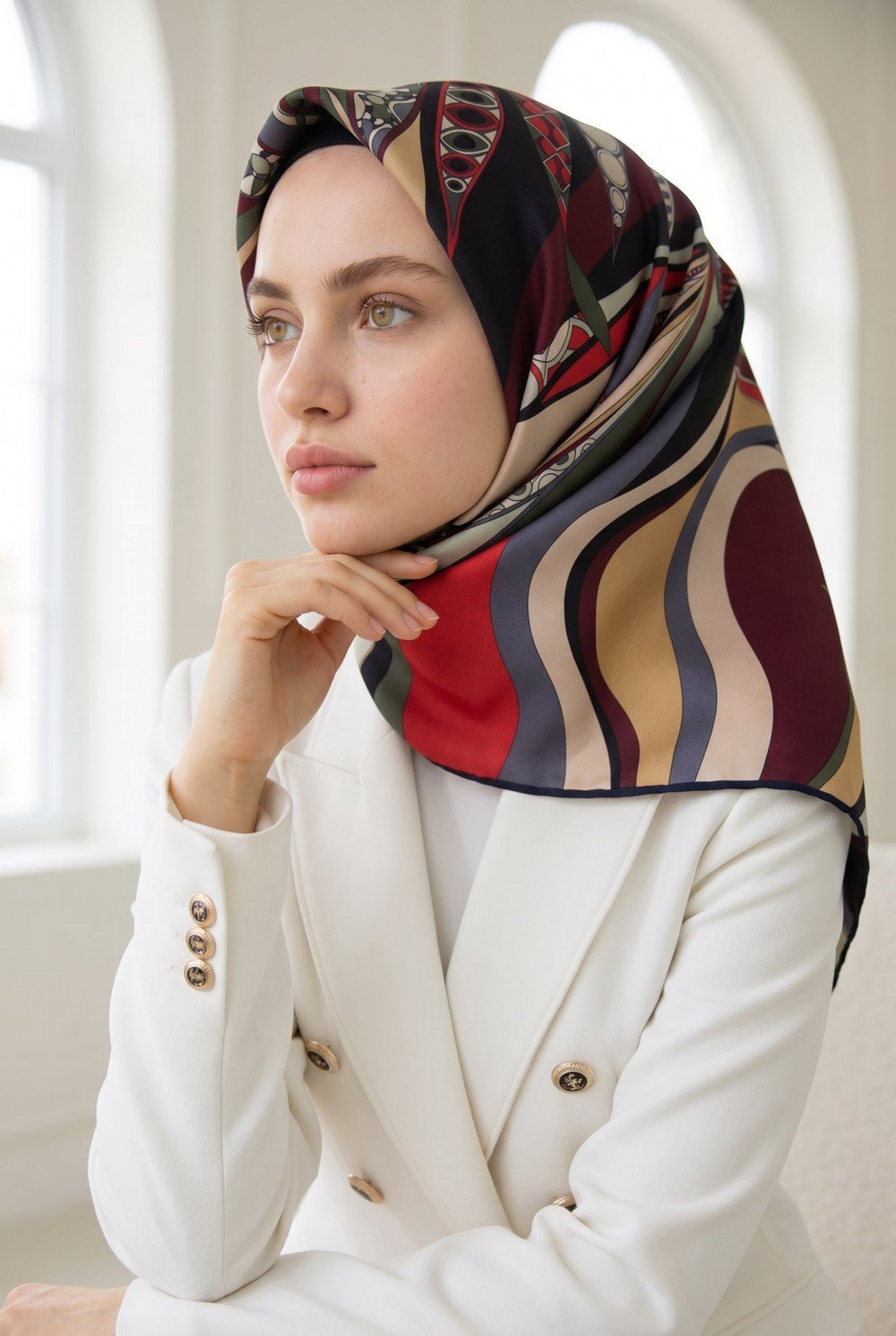 100% Twill Etnik Yaprak Desenli Kırmızı Renkli 90x90 Dikim Şekli : El Dikişi Eşarp