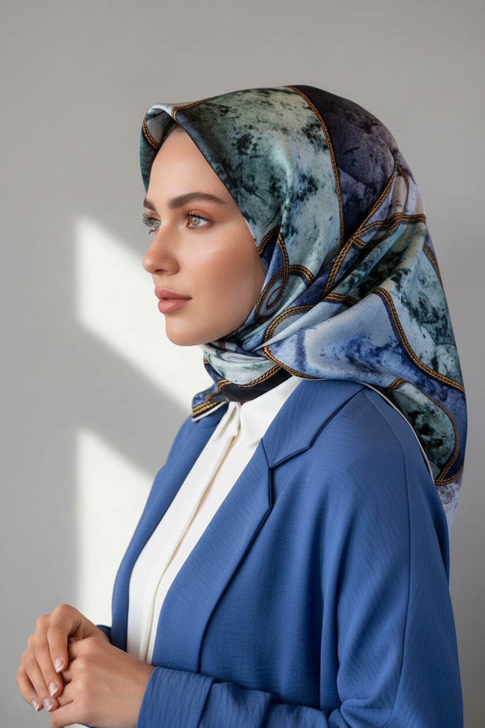 %100 Twill İpek Zincirli Mermer Desenli İndigo - Mint Yeşili Renkli 90x90 Eşarp Dikim Şekli : El Dikişi